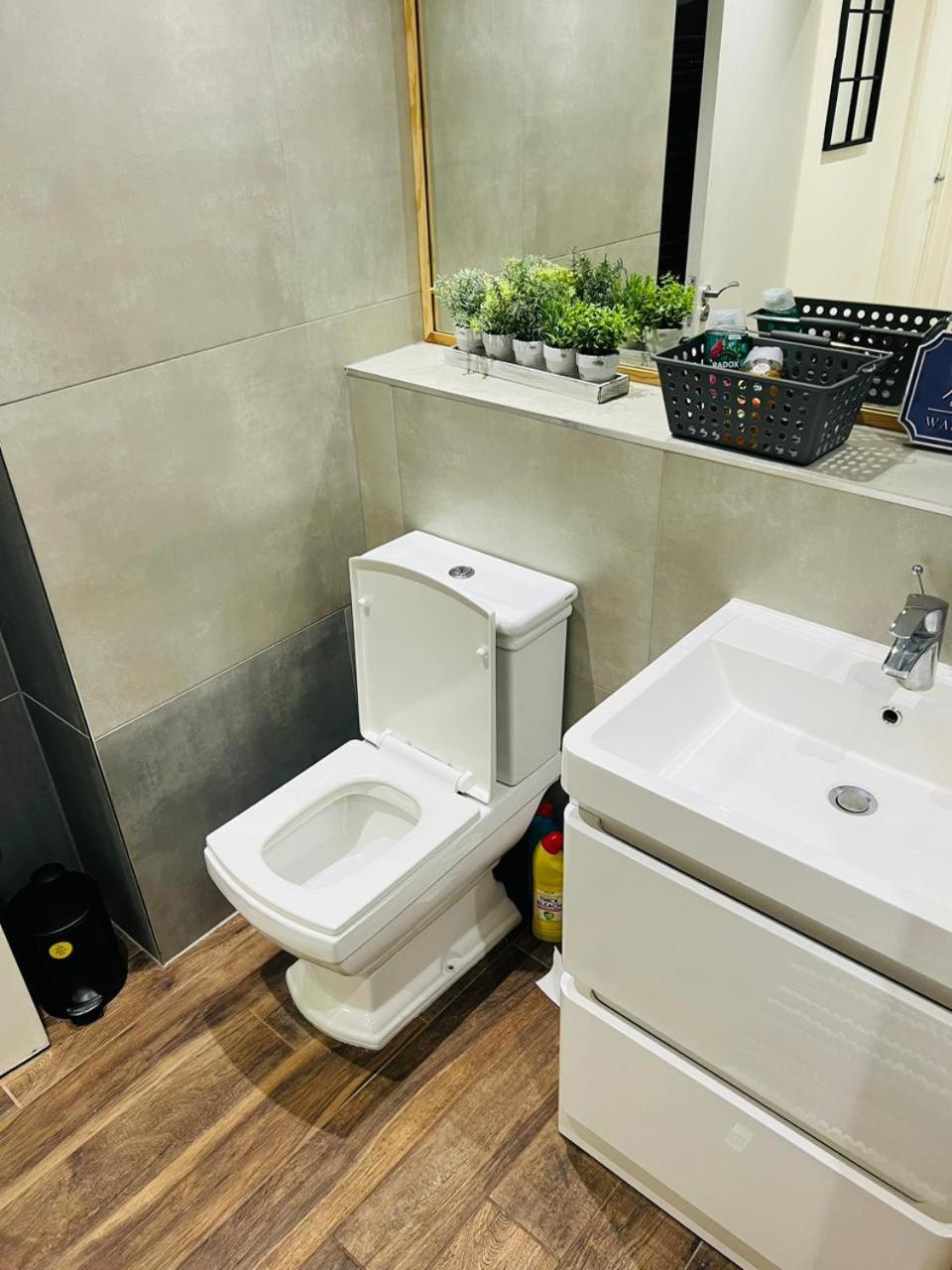 Luxury Near Centre, Near Train Station, E1 Apartment *