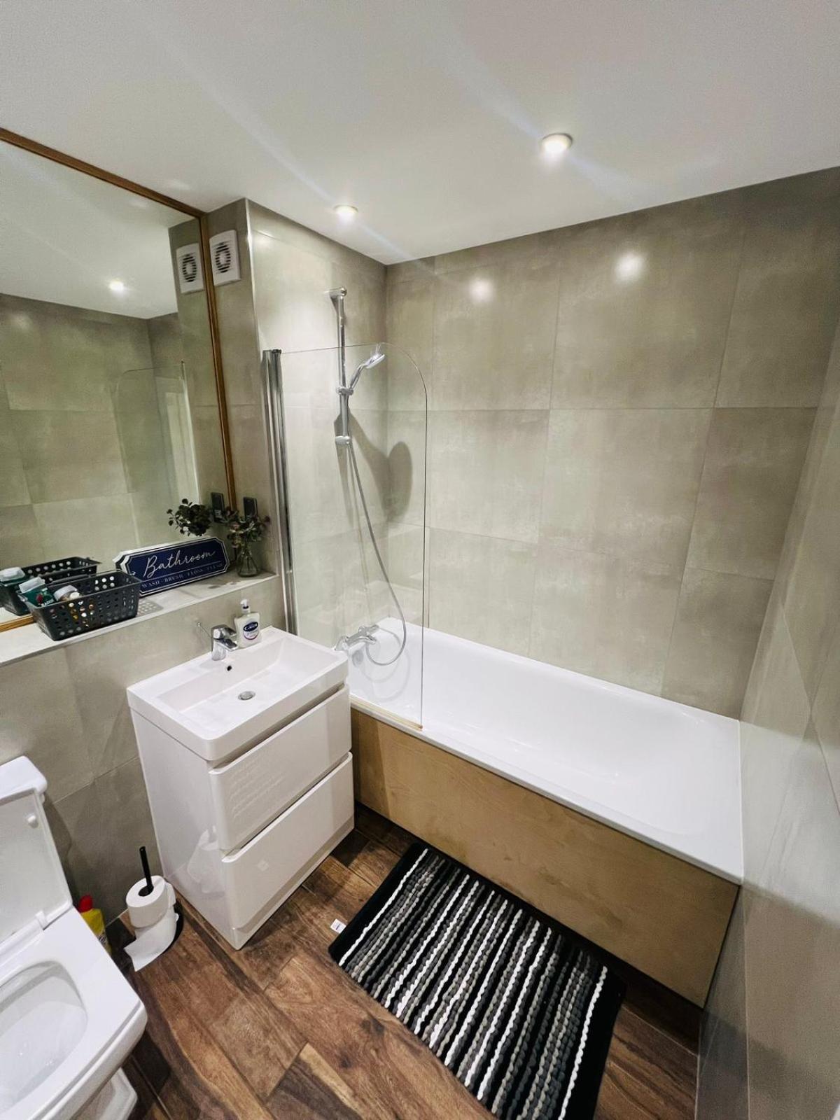 Luxury Near Centre, Near Train Station, E1 London