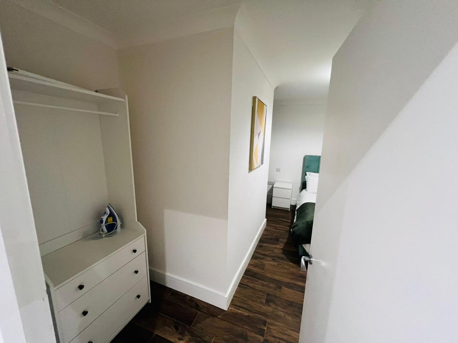 Apartment Luxury Near Centre, Near Train Station, E1 *