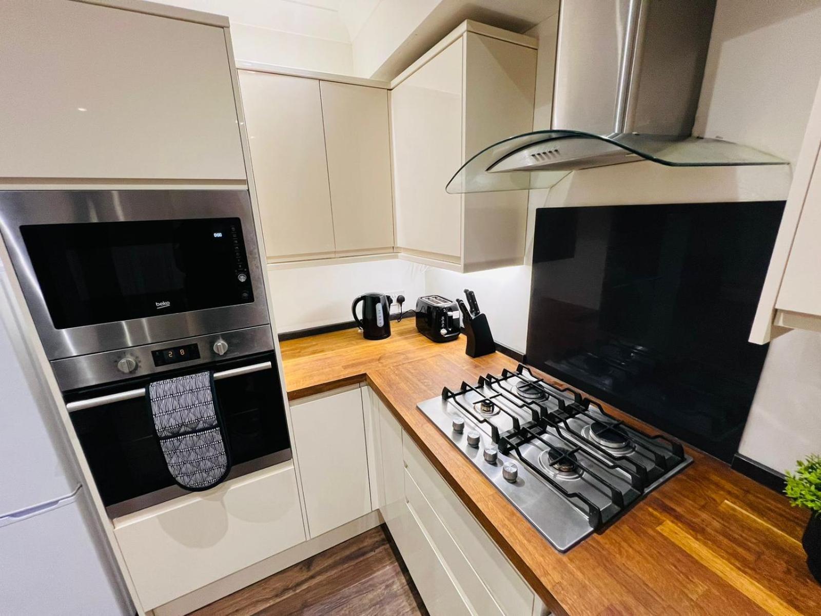 Luxury Near Centre, Near Train Station, E1 Apartment London