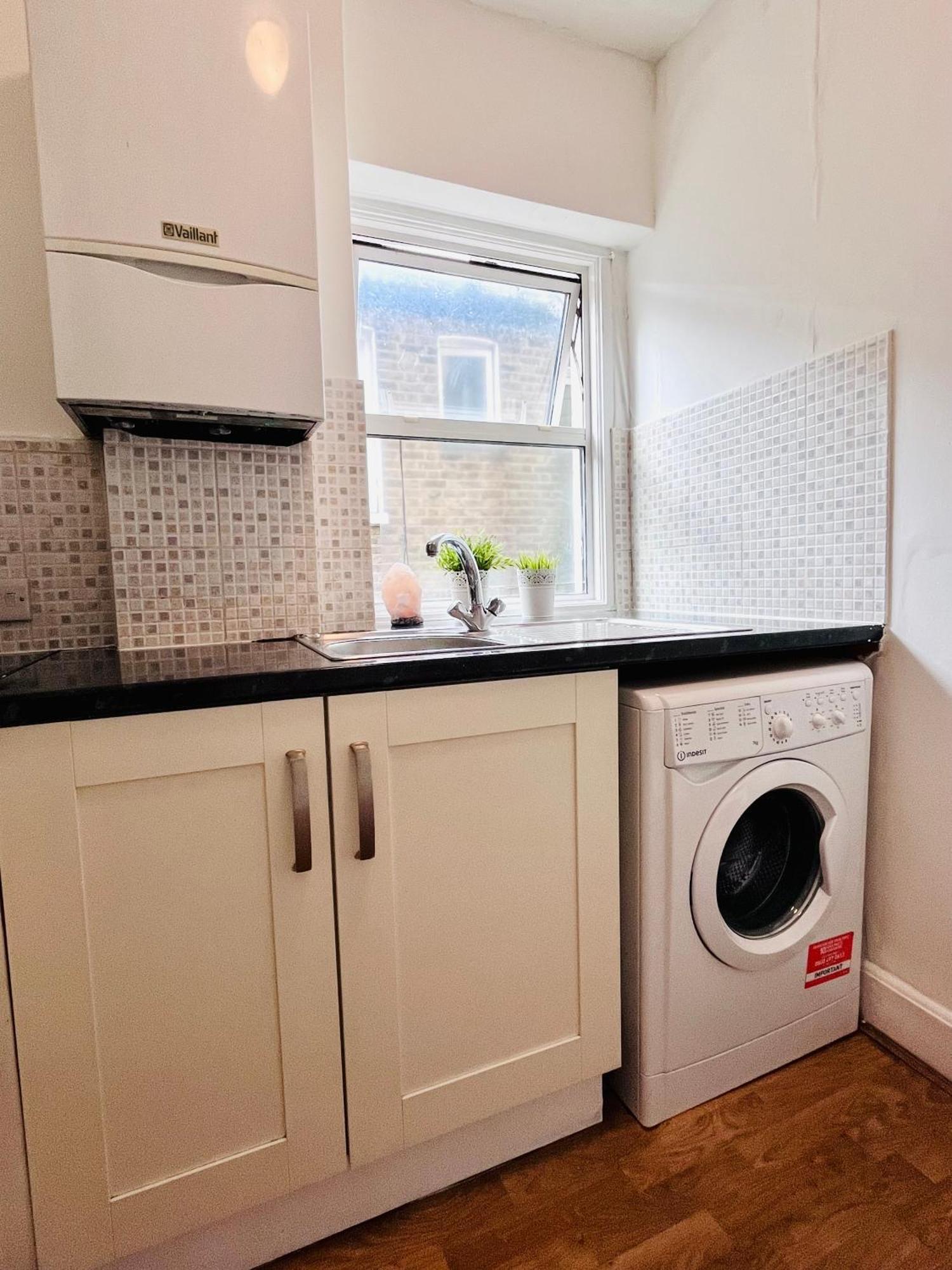 Gorgeous Studio 15 Minutes From Central *