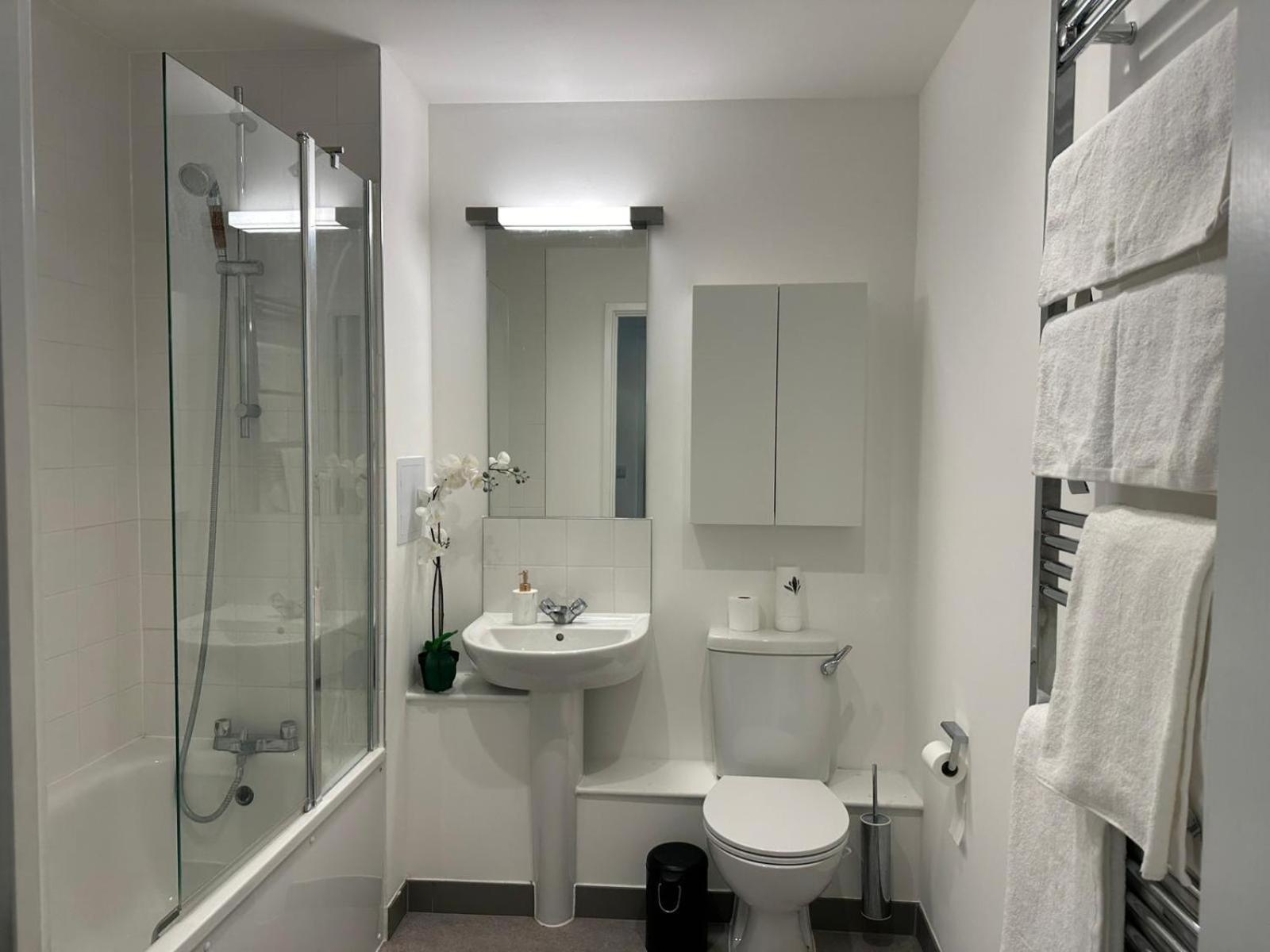 Immaculate 2-bed In East Apartment London