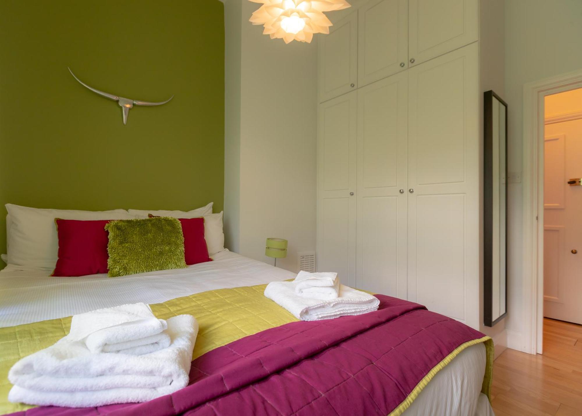 The Zenscape - Chic 2 Bedroom In Covent Garden L Sleeps 6 With Sofa Bed L Prime Location Free Wifi L Perfect For Business & Leisure Travelers L 15percent Off Weekly & 20percent Off Monthly Stays! Londres