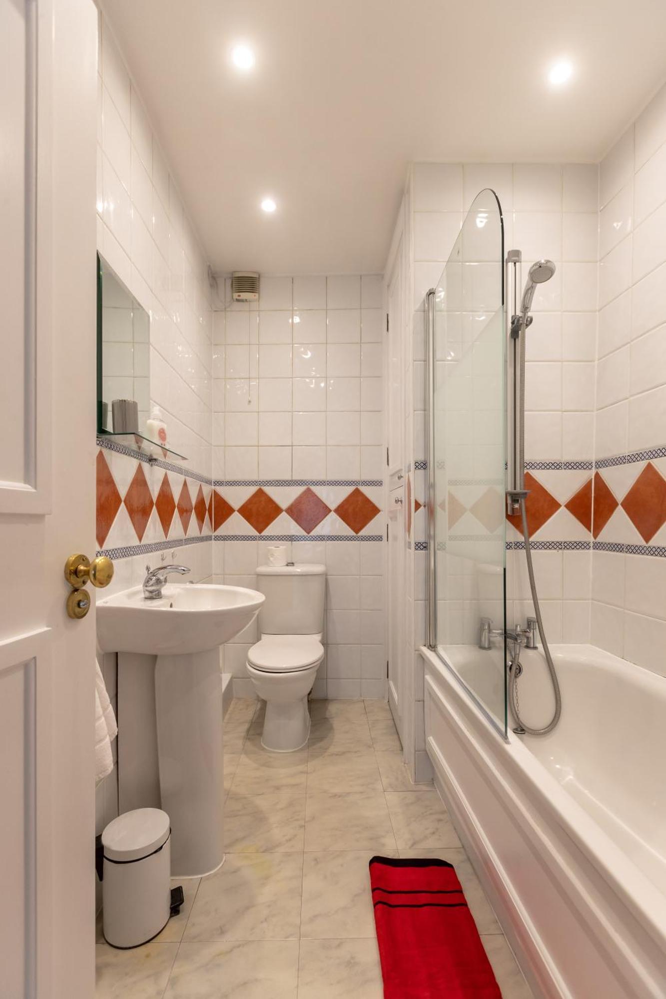 Apartamento The Zenscape - Chic 2 Bedroom In Covent Garden L Sleeps 6 With Sofa Bed L Prime Location Free Wifi L Perfect For Business & Leisure Travelers L 15percent Off Weekly & 20percent Off Monthly Stays! *