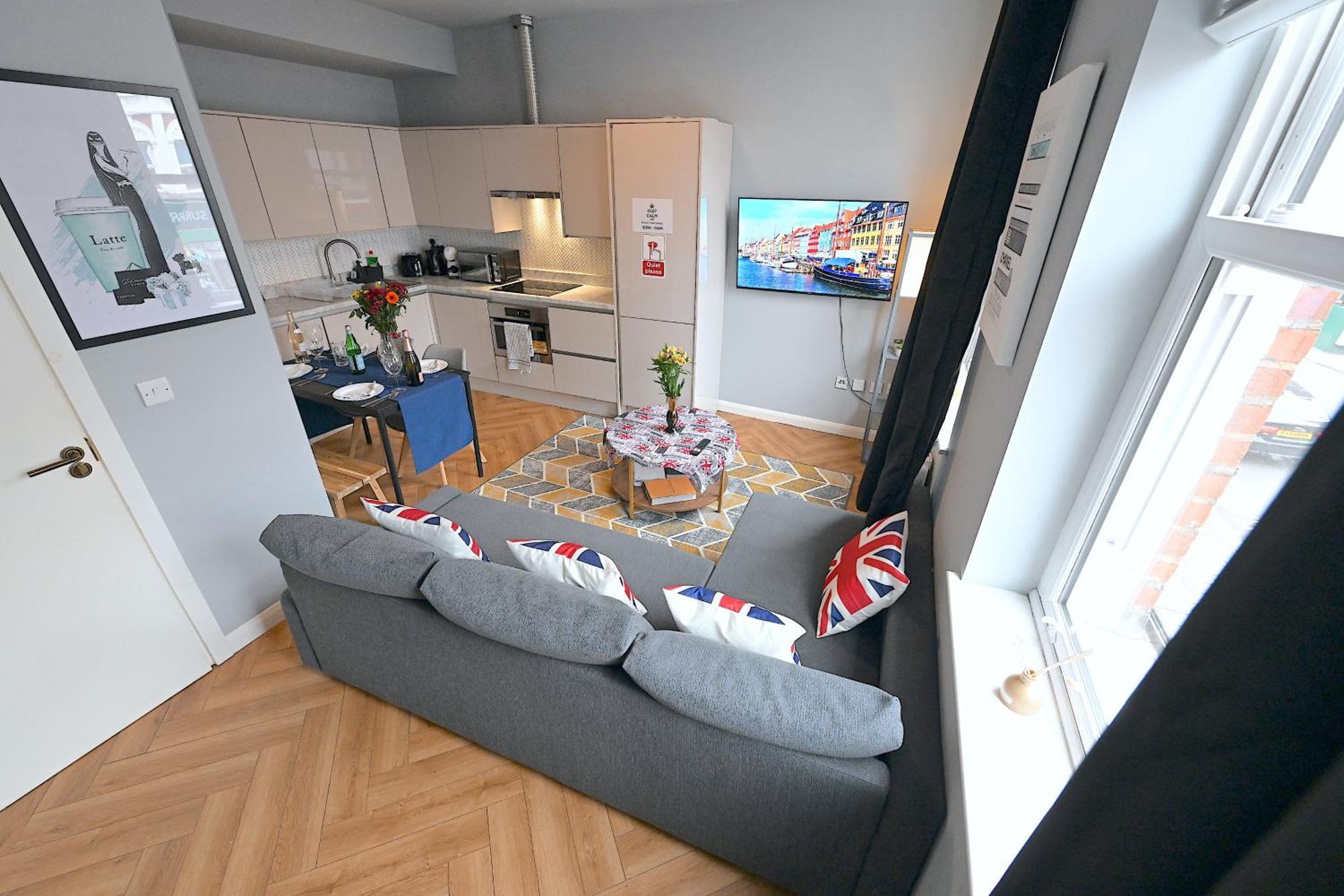 1 Bedroom Flat In Wood Piccadilly Line Londres