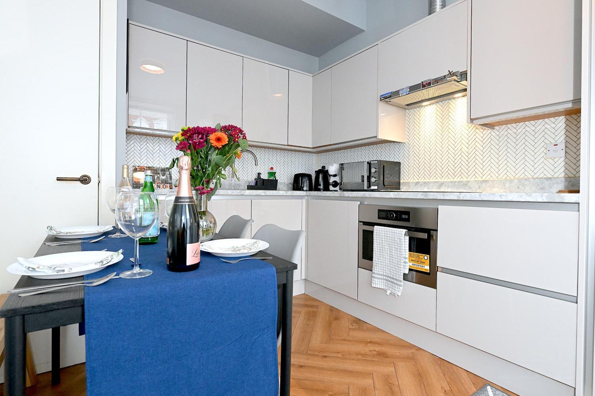 1 Bedroom Flat In Wood Piccadilly Line Apartamento *
