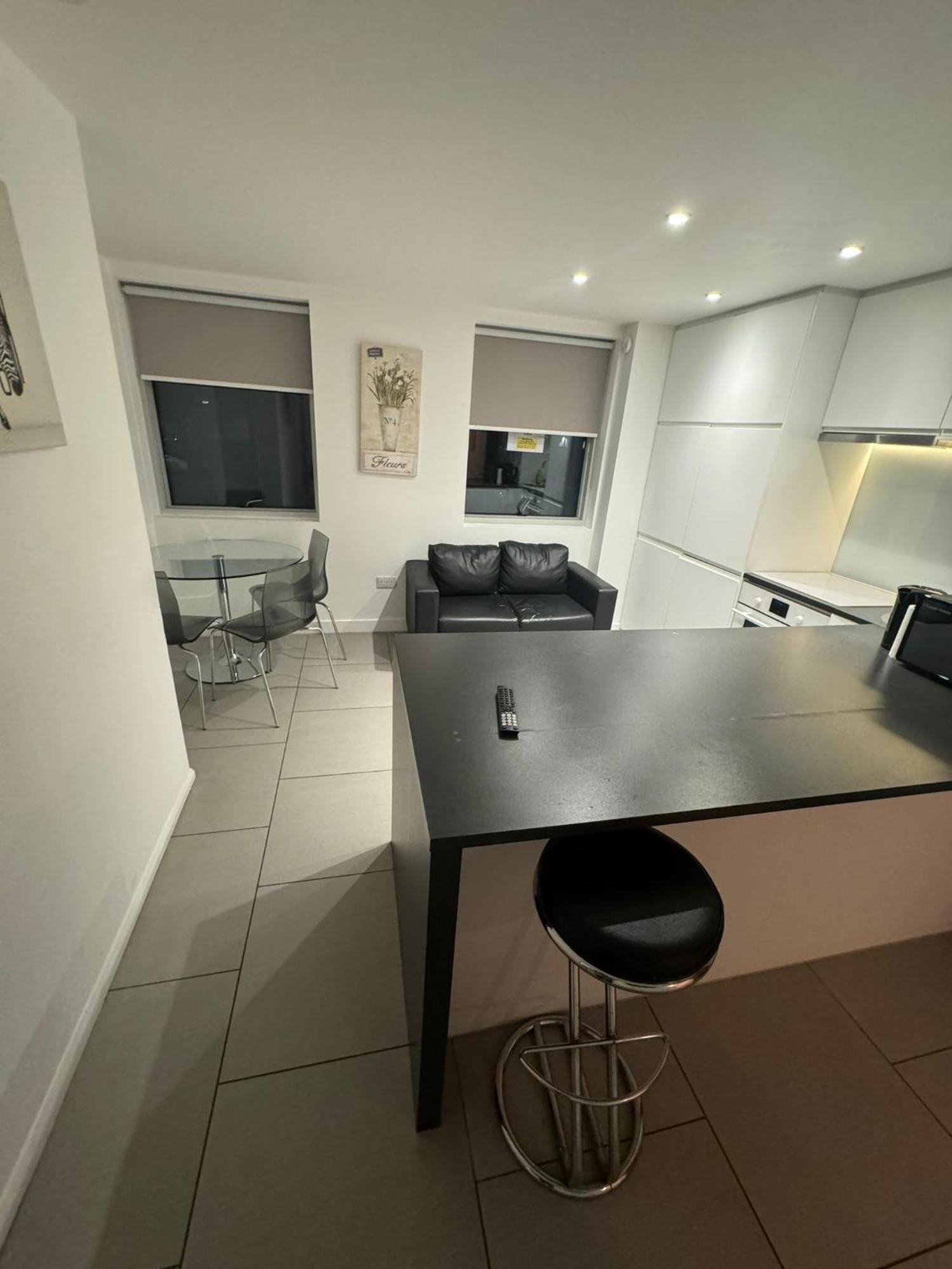 Two Bed In Battersea 2 Apartment