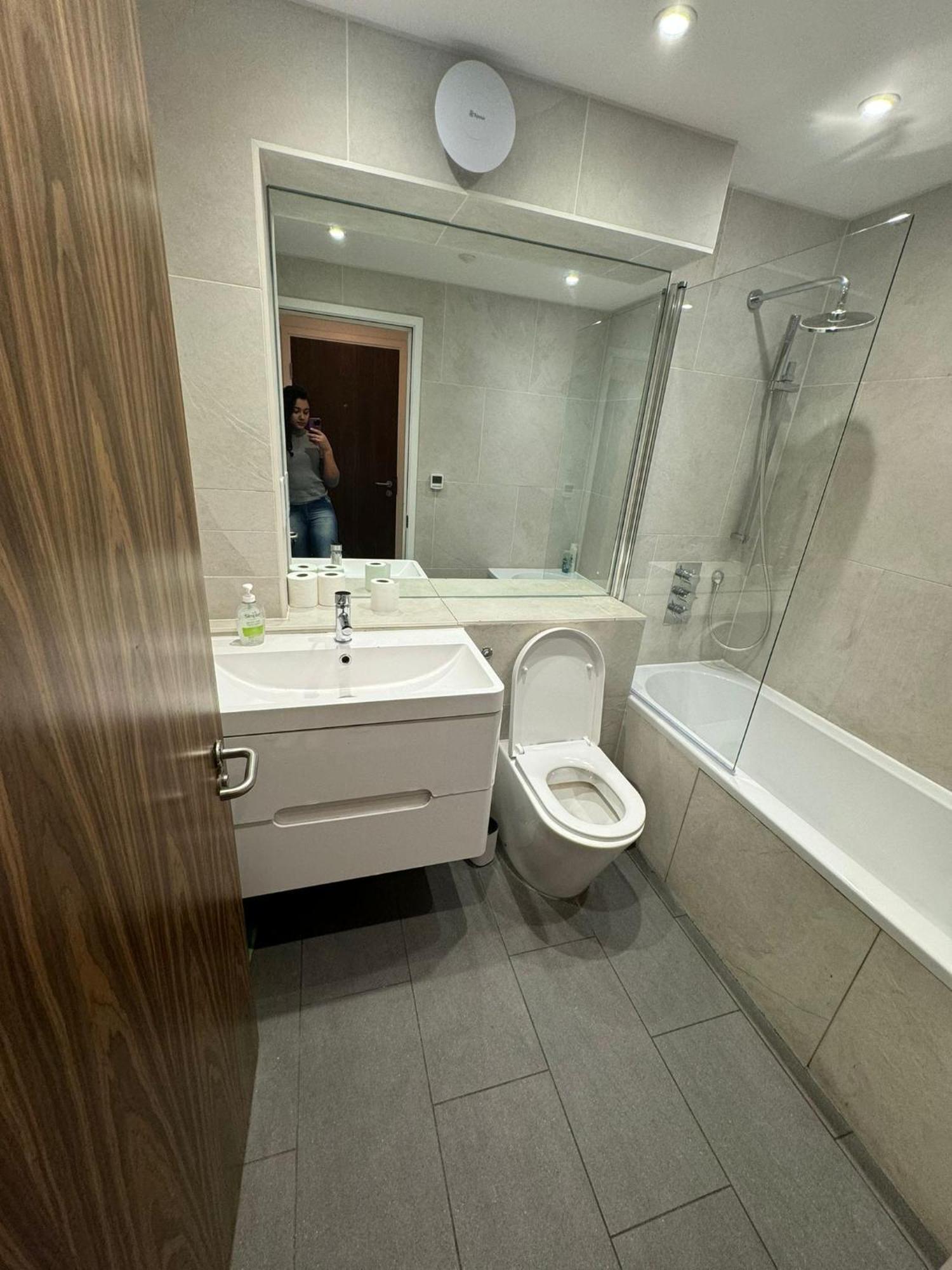 Apartment Two Bed In Battersea 2