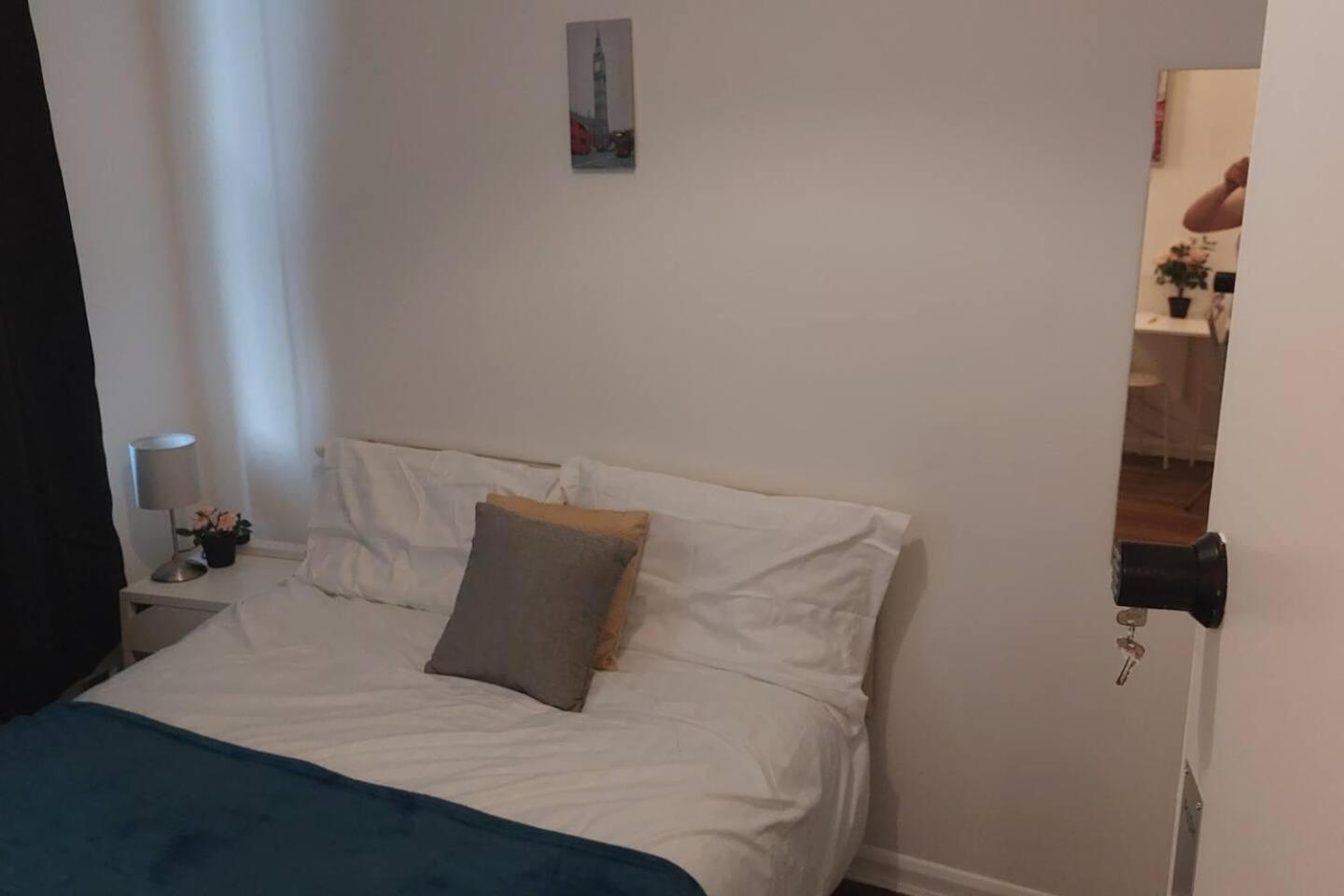 3-bed In King's Cross Apartment *