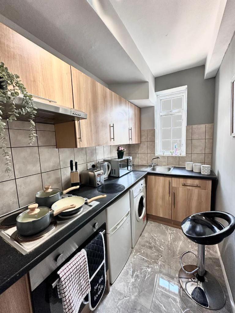Apartment Light Budget Studio On Edgware Road, London