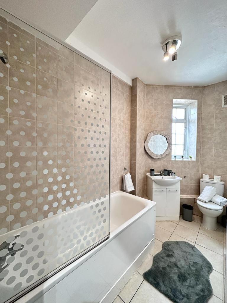 Apartment Light Budget Studio On Edgware Road, London