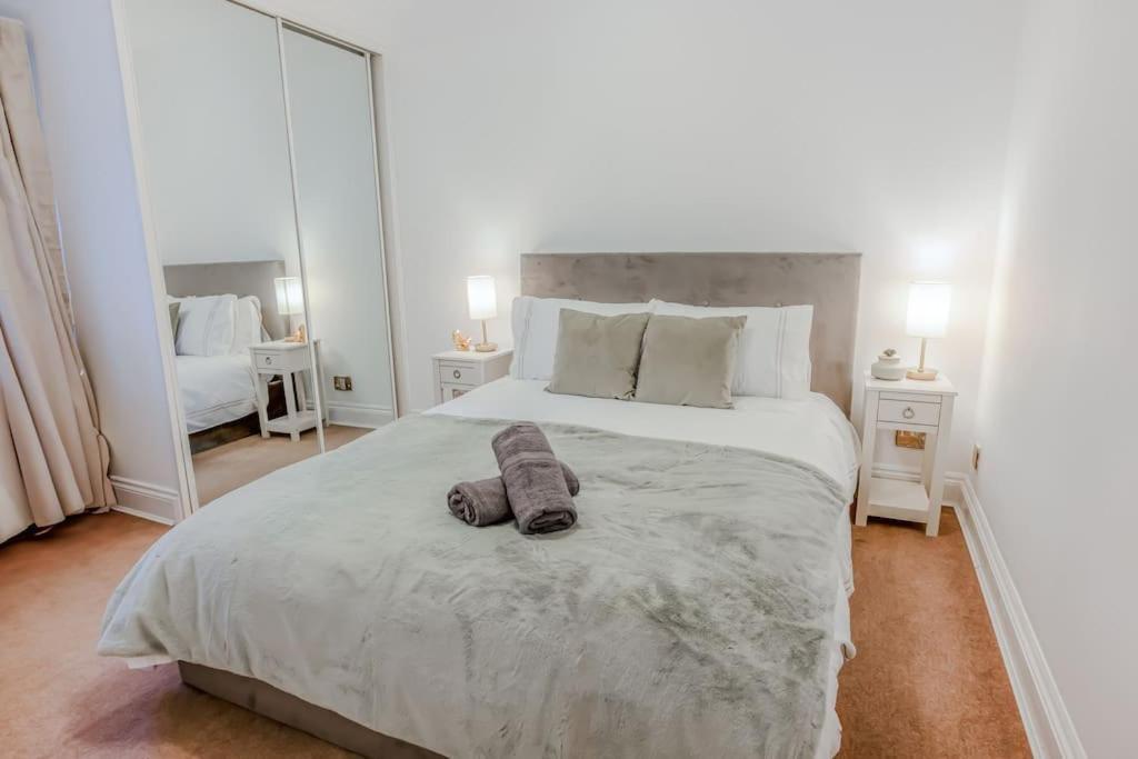 2 Bed Chic Vintage Flat At Bayswater London