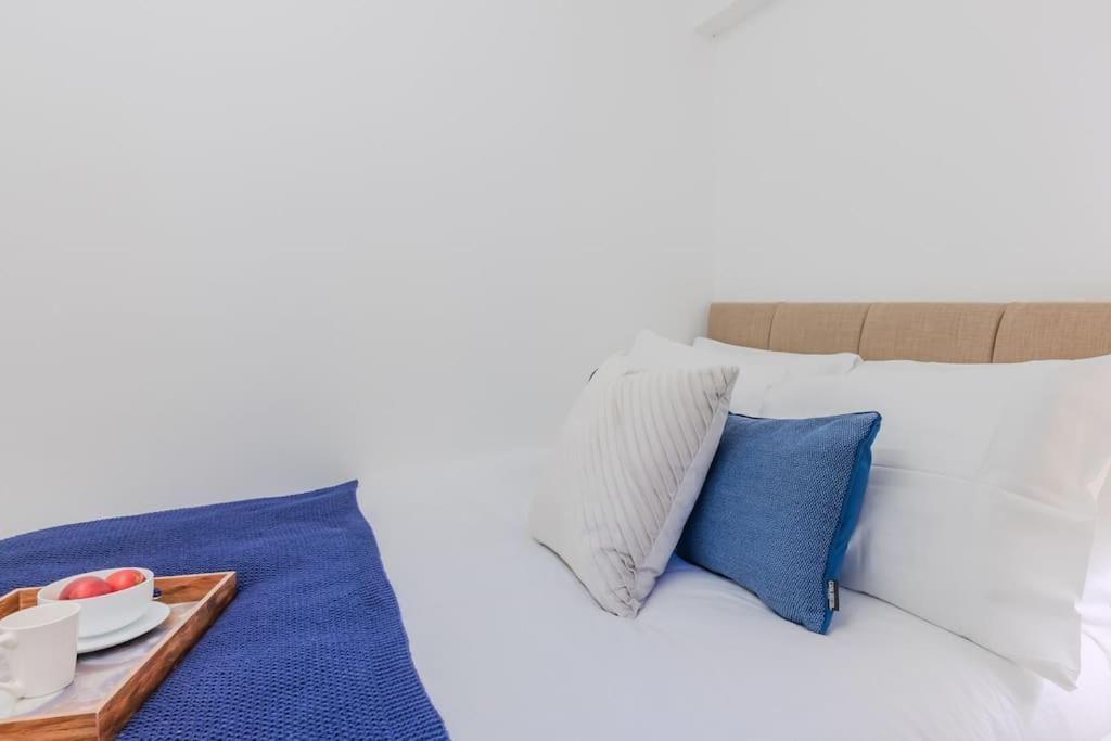 2 Bed Chic Vintage Flat At Bayswater Apartment London