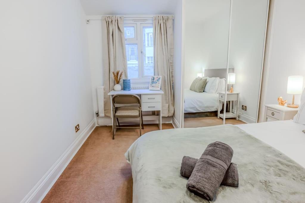 2 Bed Chic Vintage Flat At Bayswater Apartment