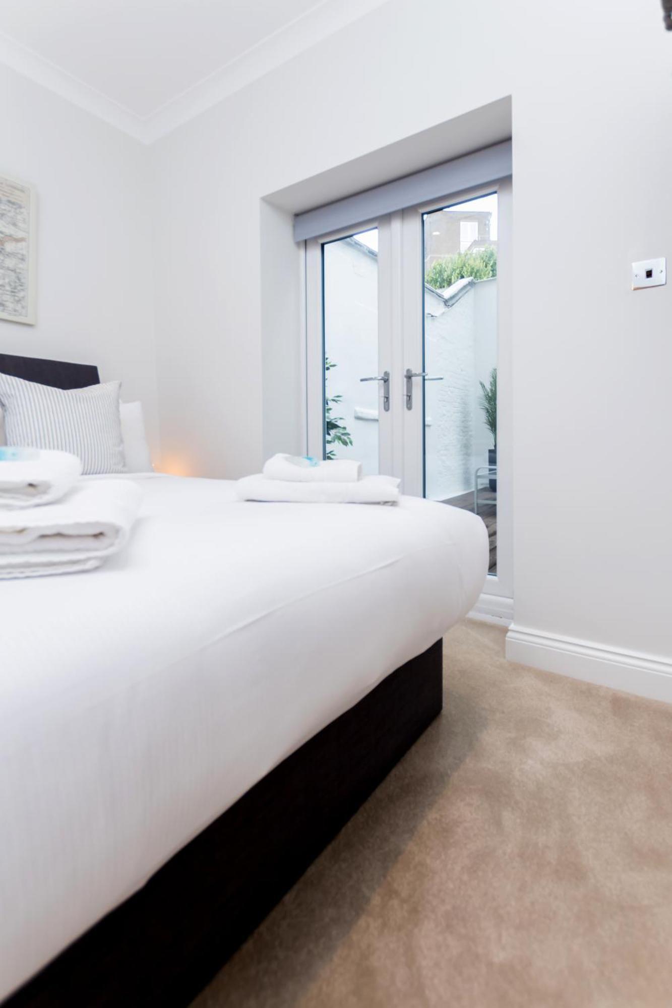 Vibrant 1br Apt Wprivate Decked Garden, Fast Wifi Apartamento
