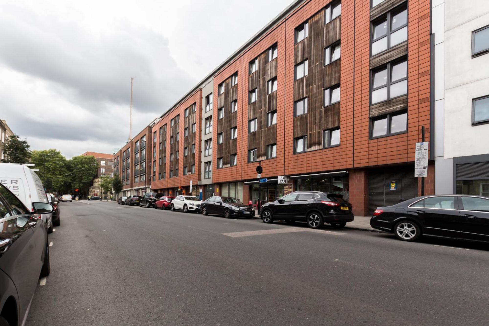 Vibrant 1br Apt Wprivate Decked Garden, Fast Wifi Apartamento