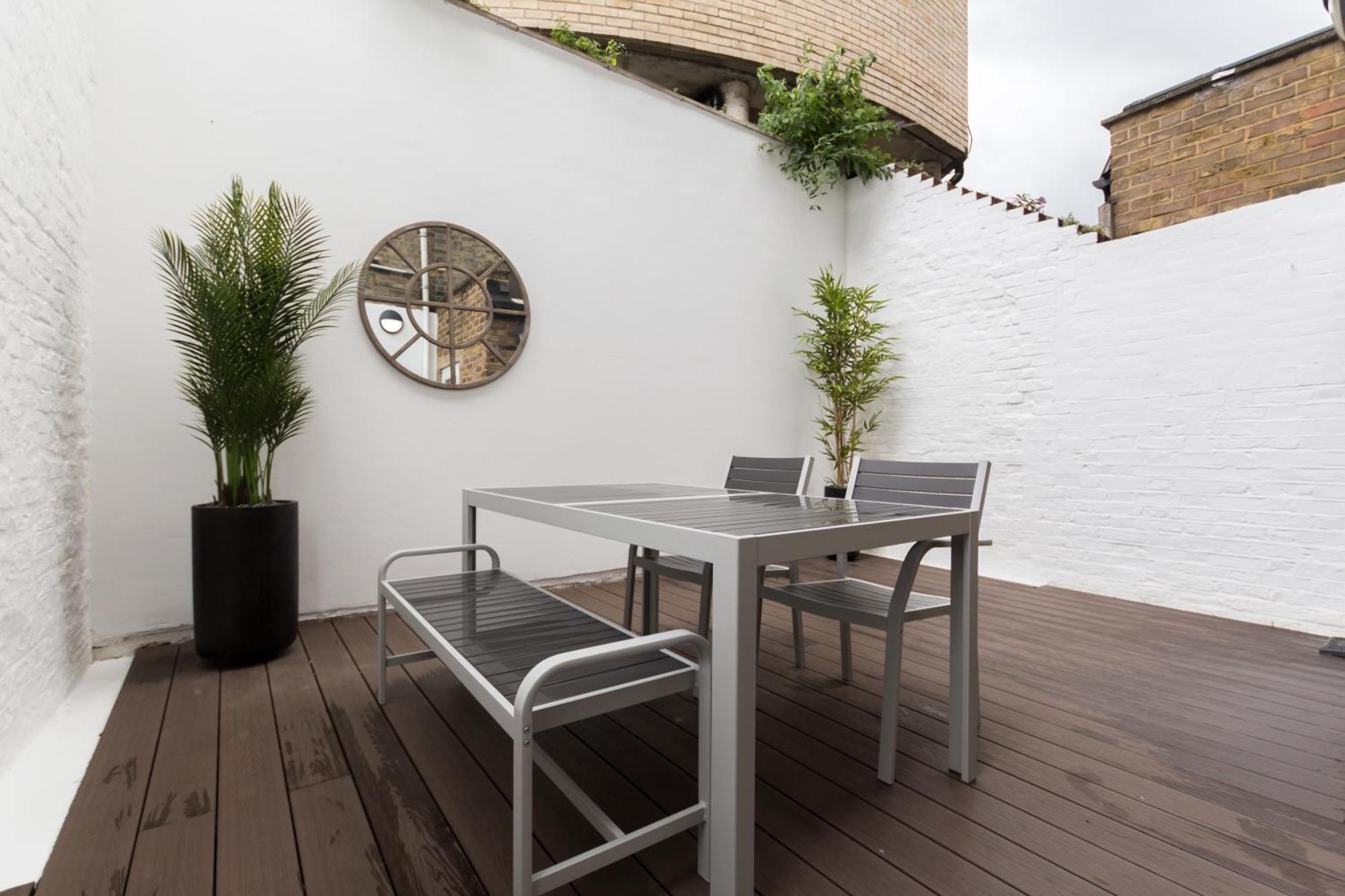 Vibrant 1br Apt Wprivate Decked Garden, Fast Wifi Apartamento *