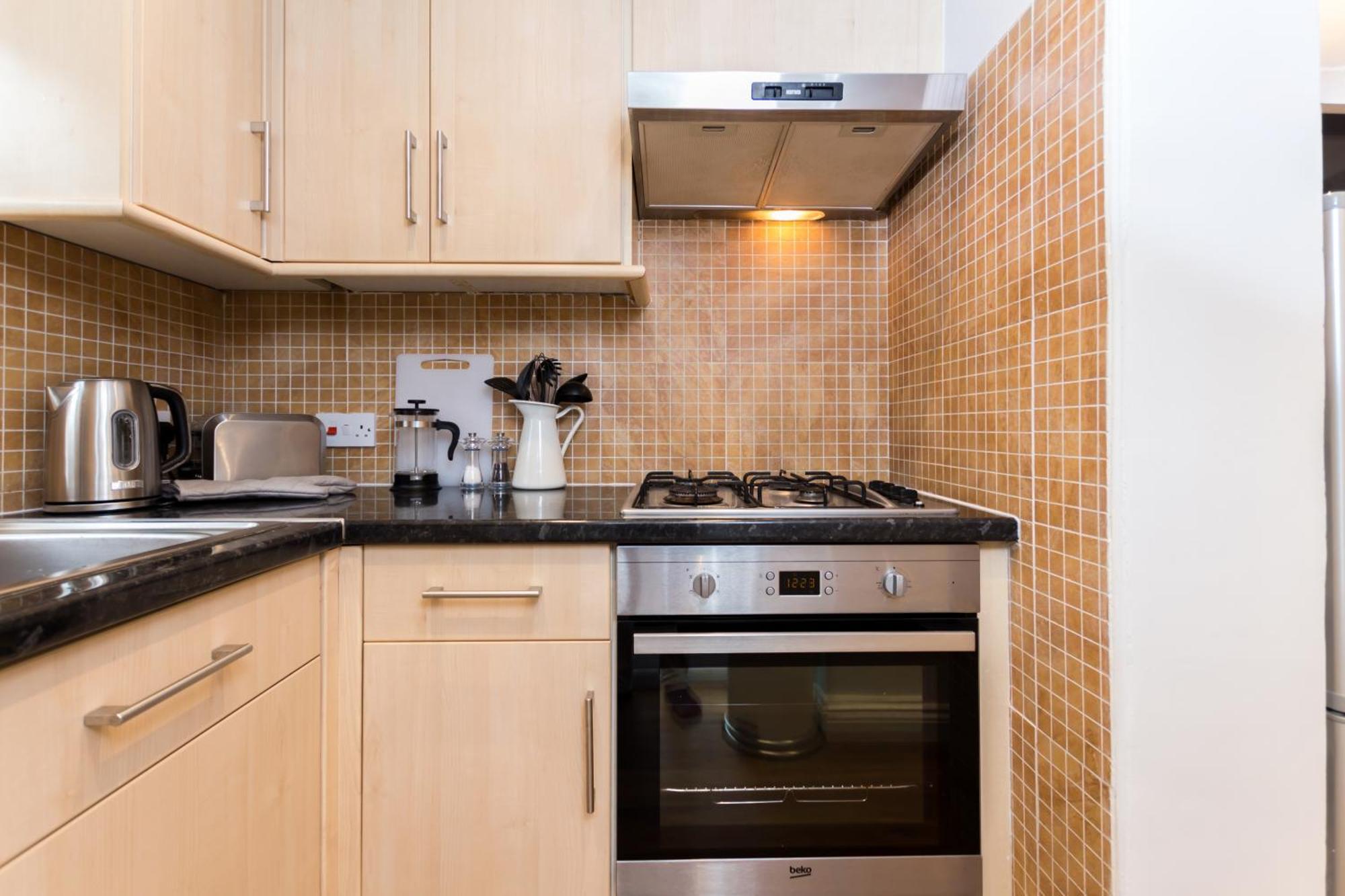 Vibrant 1br Apt Wprivate Decked Garden, Fast Wifi *