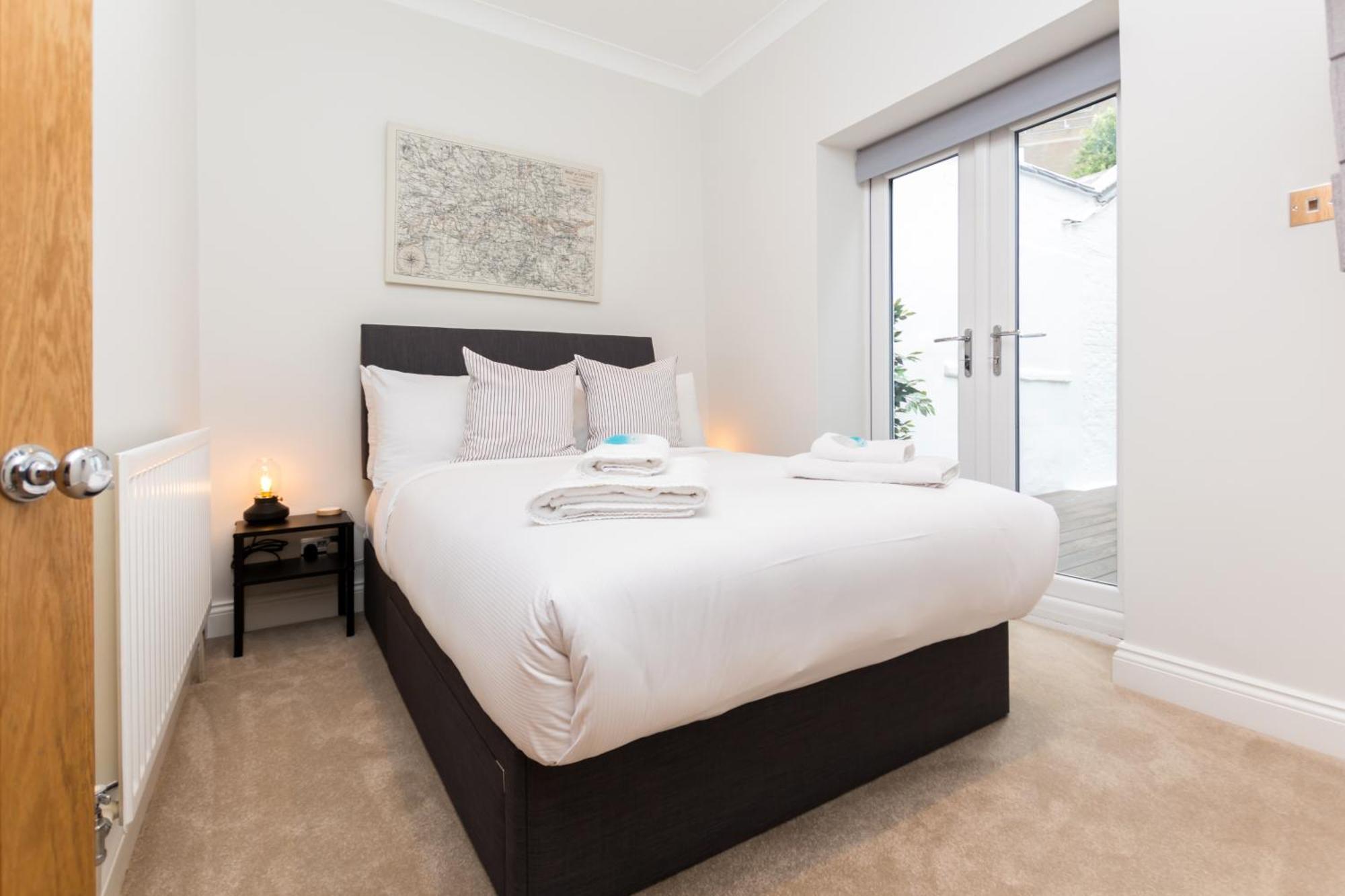 Vibrant 1br Apt Wprivate Decked Garden, Fast Wifi Apartamento