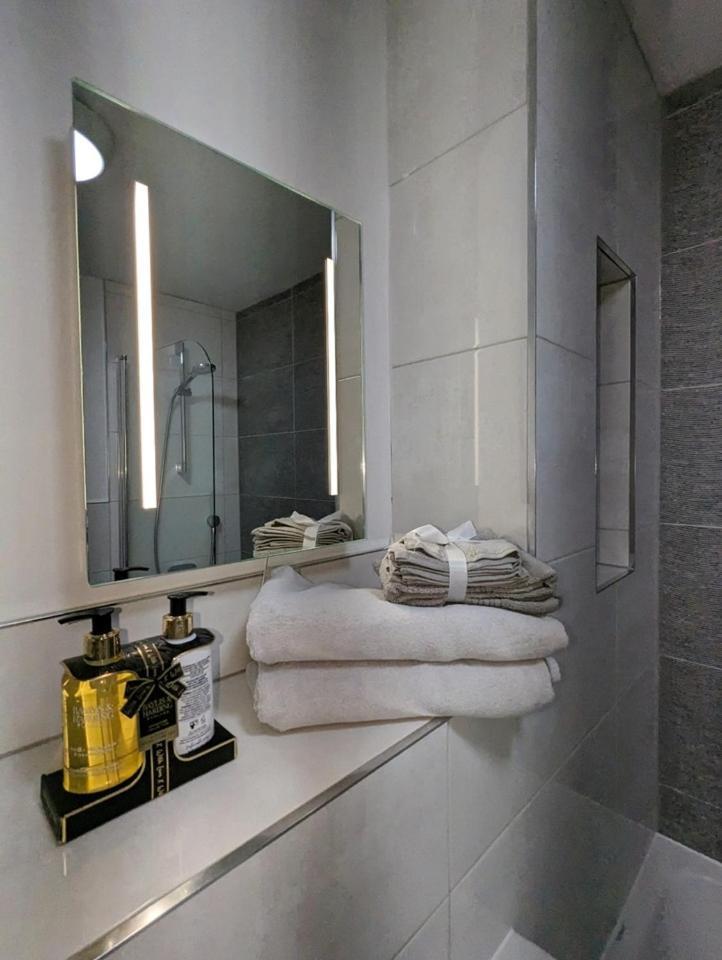 Apartment New Lux 1 Or 2 Bed Flats + Car Park + 5min Tube + Fast Wifi