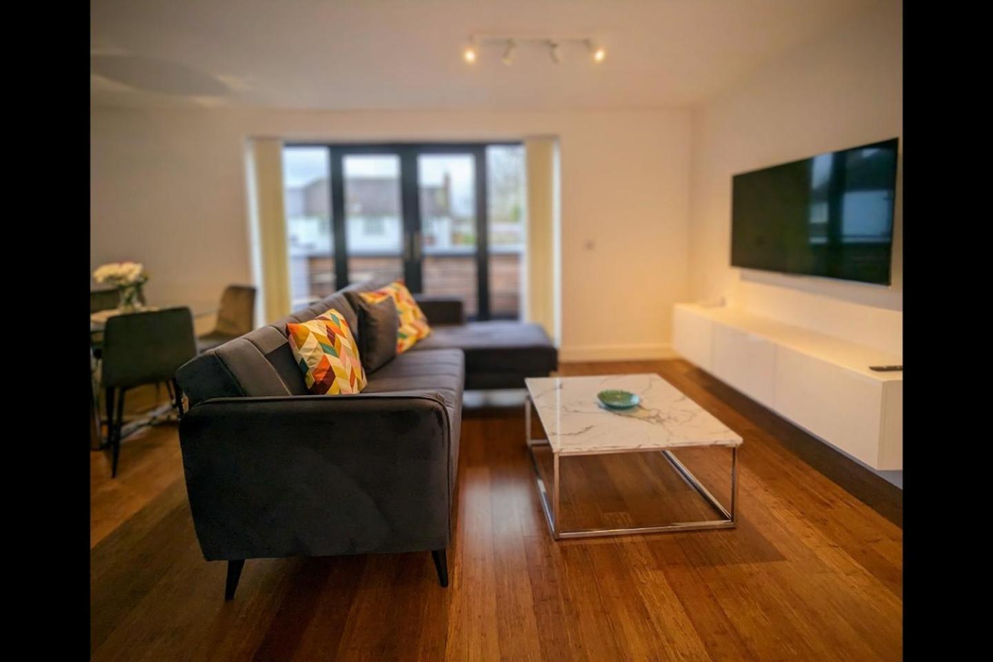 Apartment New Lux 1 Or 2 Bed Flats + Car Park + 5min Tube + Fast Wifi London