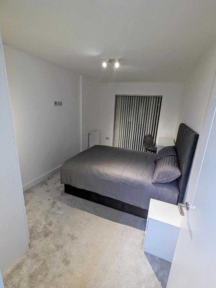 New Lux 1 Or 2 Bed Flats + Car Park + 5min Tube + Fast Wifi Apartment *