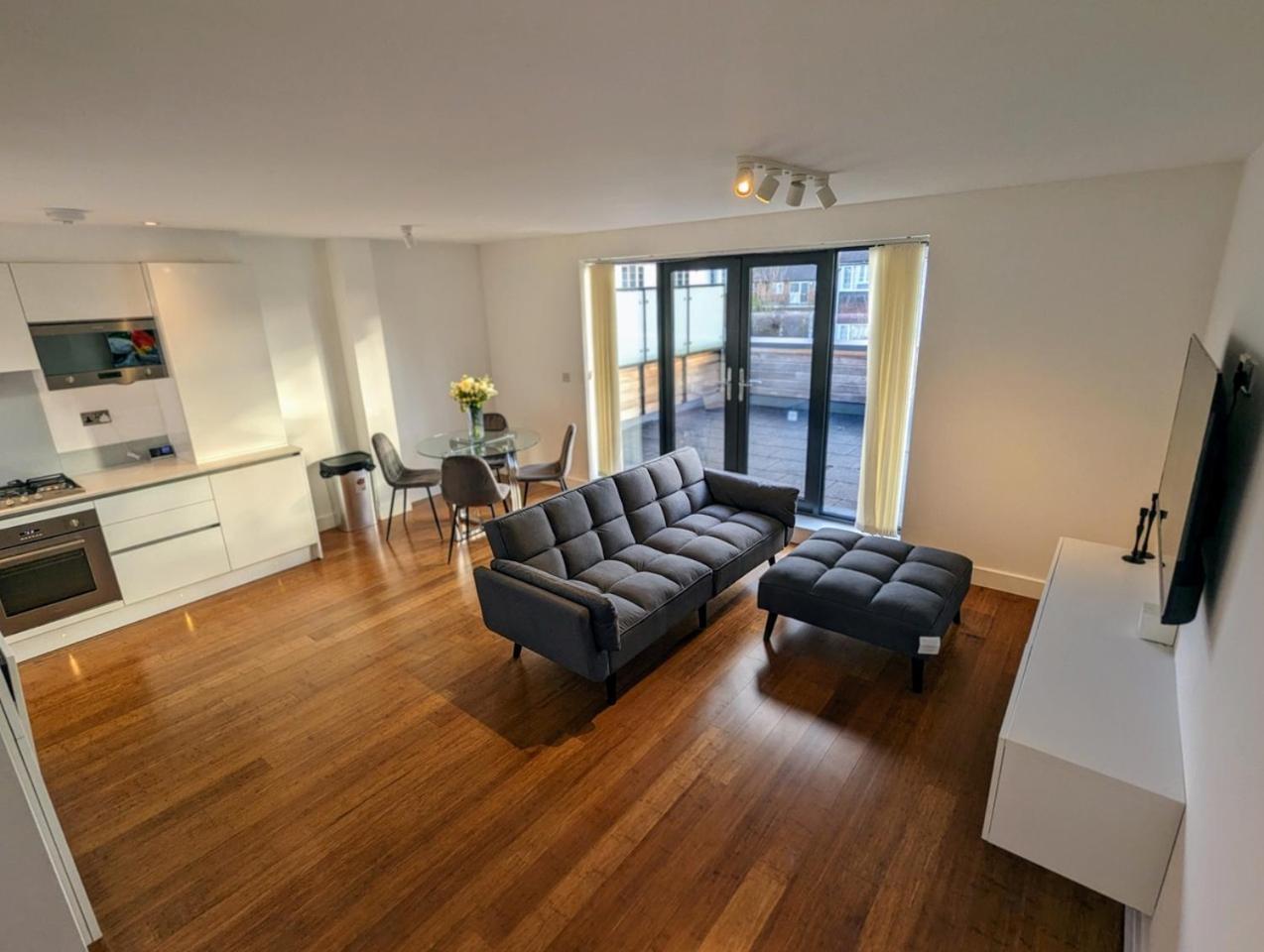 New Lux 1 Or 2 Bed Flats + Car Park + 5min Tube + Fast Wifi Apartment