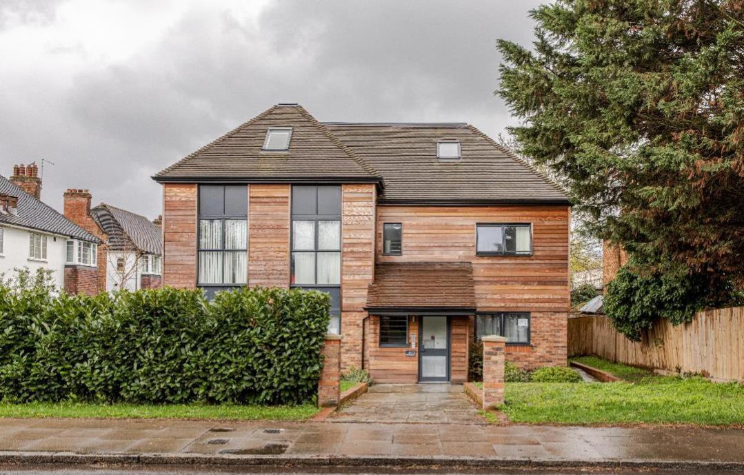 New Lux 1 Or 2 Bed Flats + Car Park + 5min Tube + Fast Wifi Apartment *