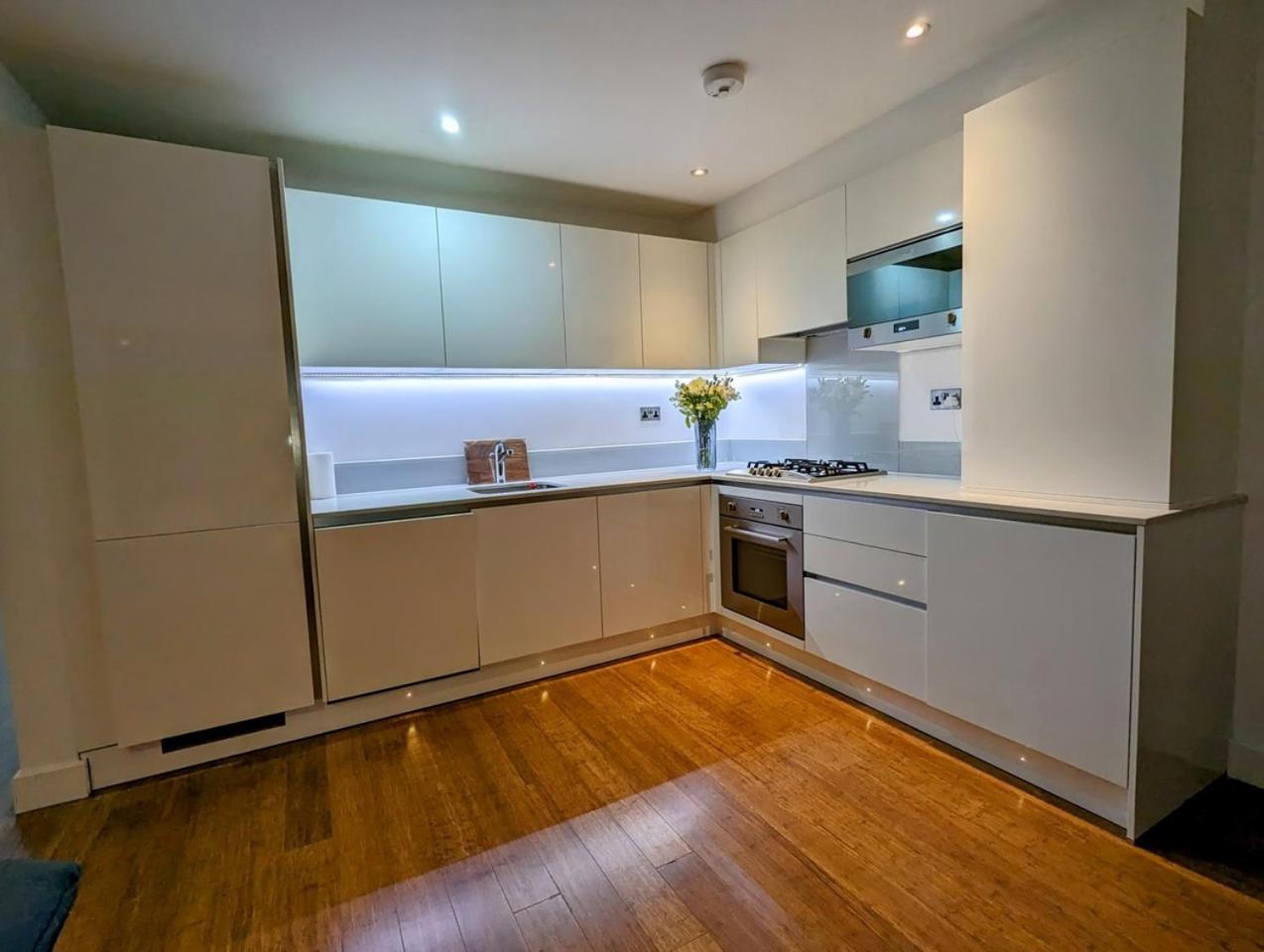 Apartment New Lux 1 Or 2 Bed Flats + Car Park + 5min Tube + Fast Wifi London