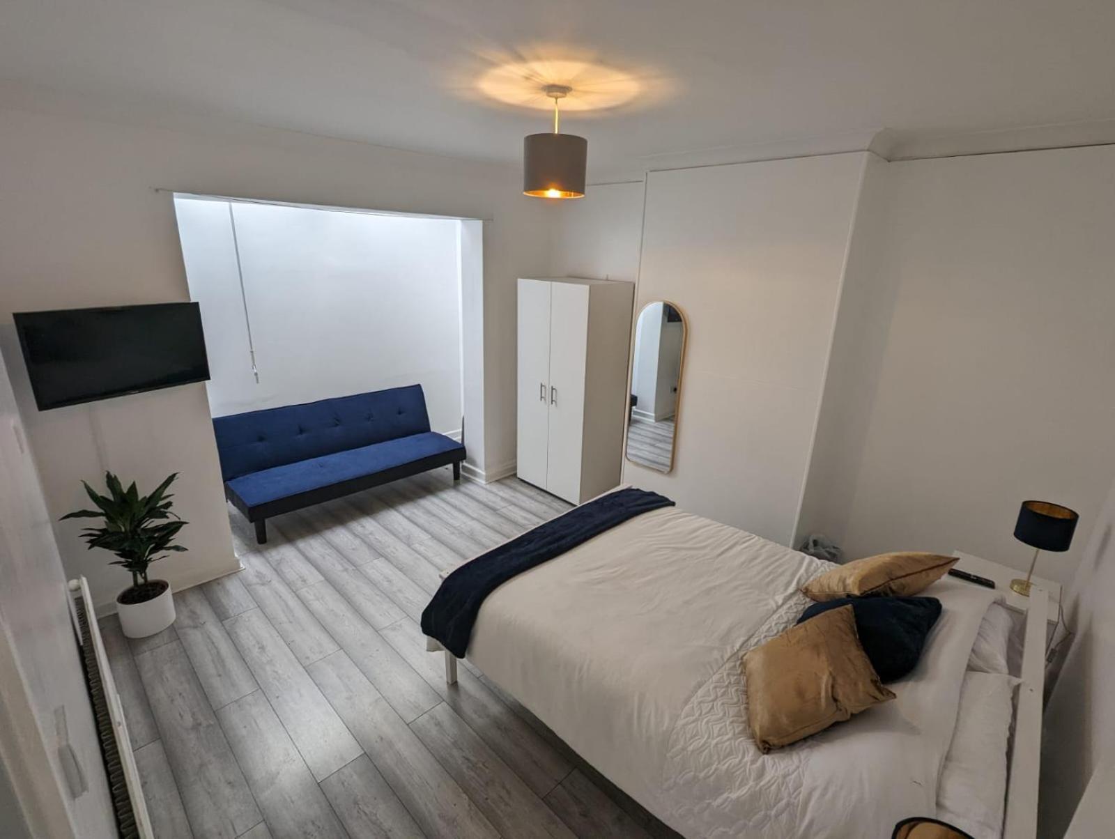 The Manor In Wembley Guest house *