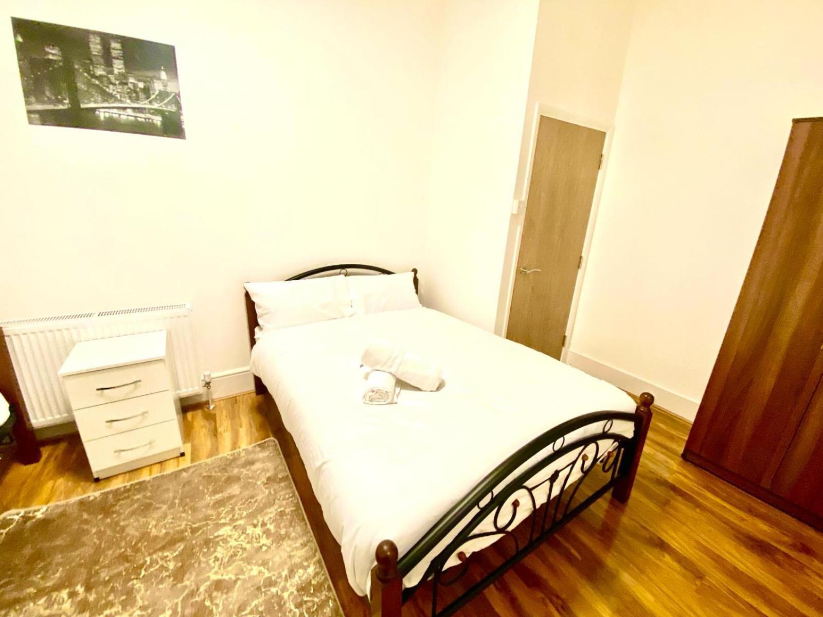 Beautiful Two Bedroom Flat With Free Car Park In Apartment London
