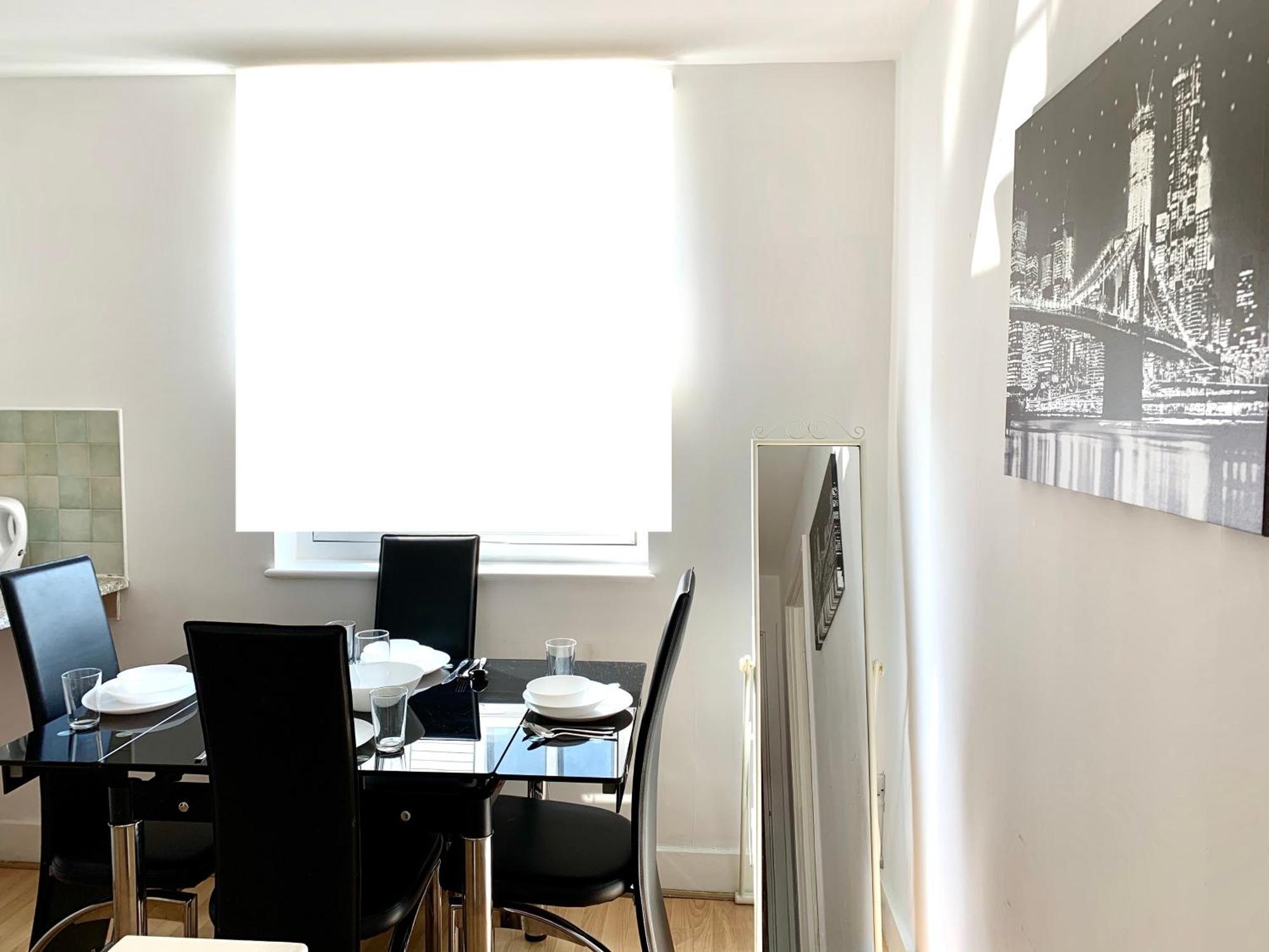 Tower Bridge London, 2 Bedrooms, Reception, Kitchen, Parking Apartment London