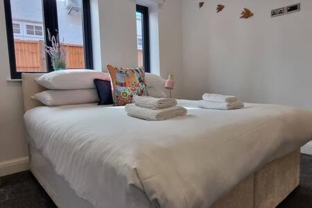 Apartment Beautiful Overlooking A Garden *