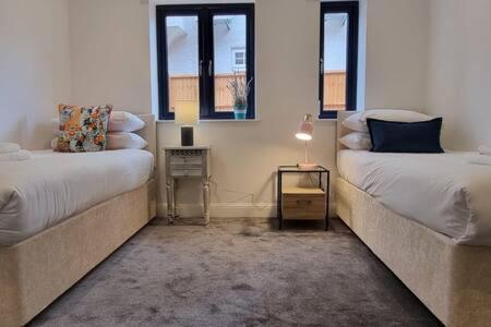 Apartment Beautiful Overlooking A Garden