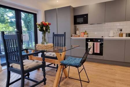 Beautiful Overlooking A Garden * London