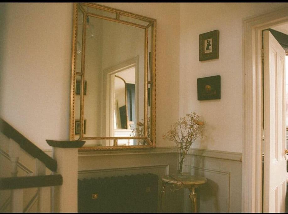 Casa de férias Gorgeous Grade Ii Listed Georgian House - Leafy Square Views - *