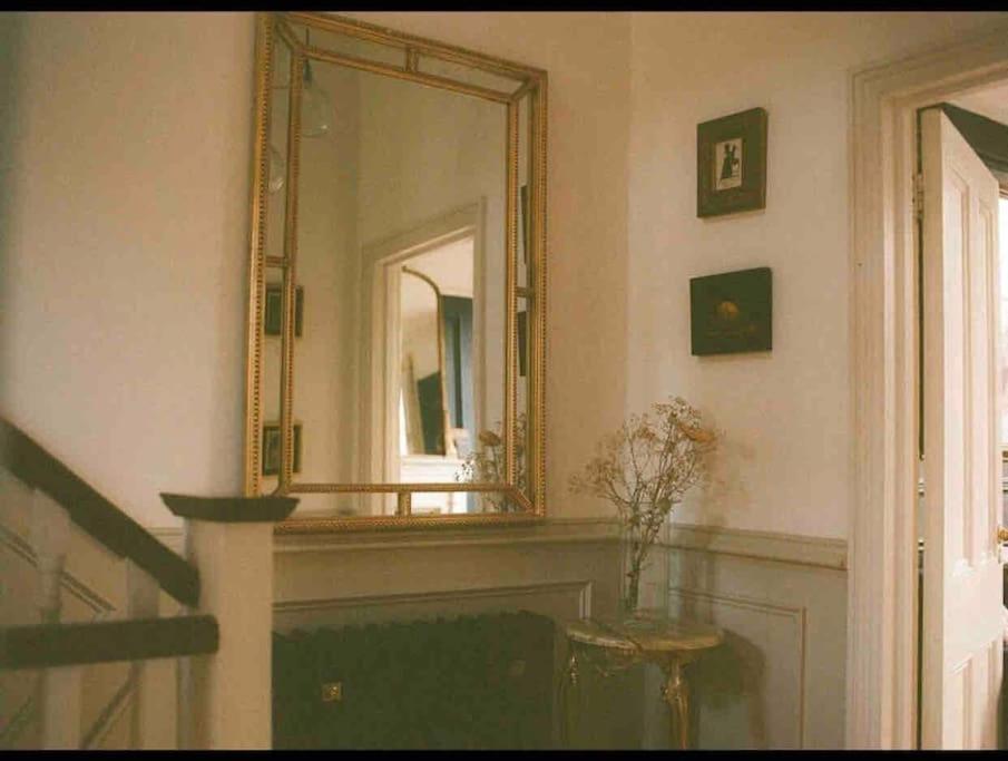 Gorgeous Grade Ii Listed Georgian House - Leafy Square Views - Casa de férias Londres