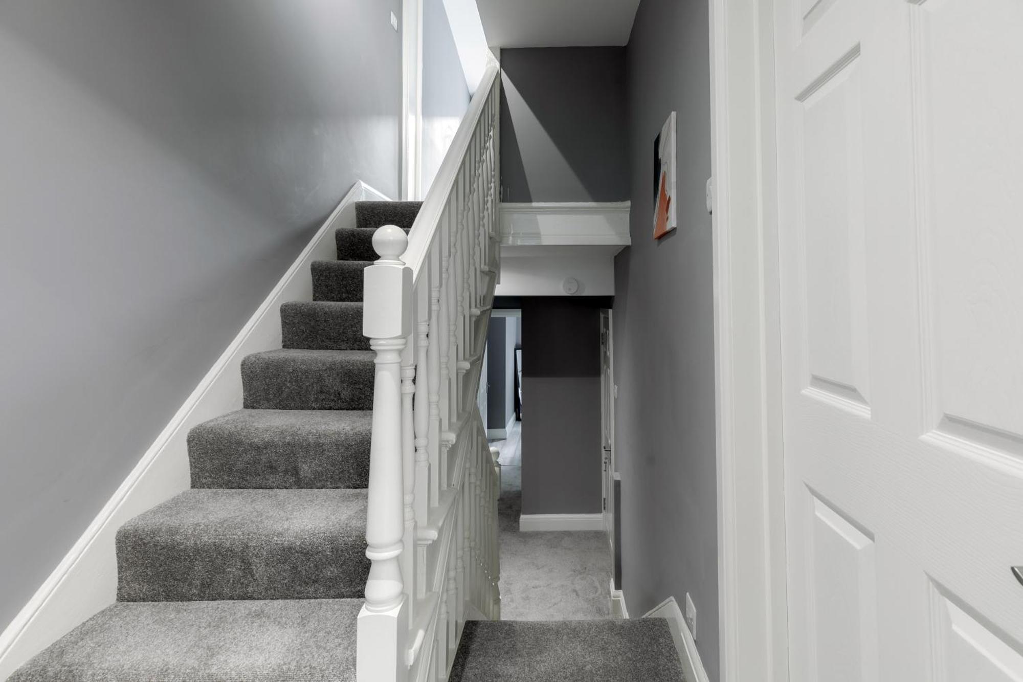 Homely 3 Bedroom House In Hammersmith Apartment *