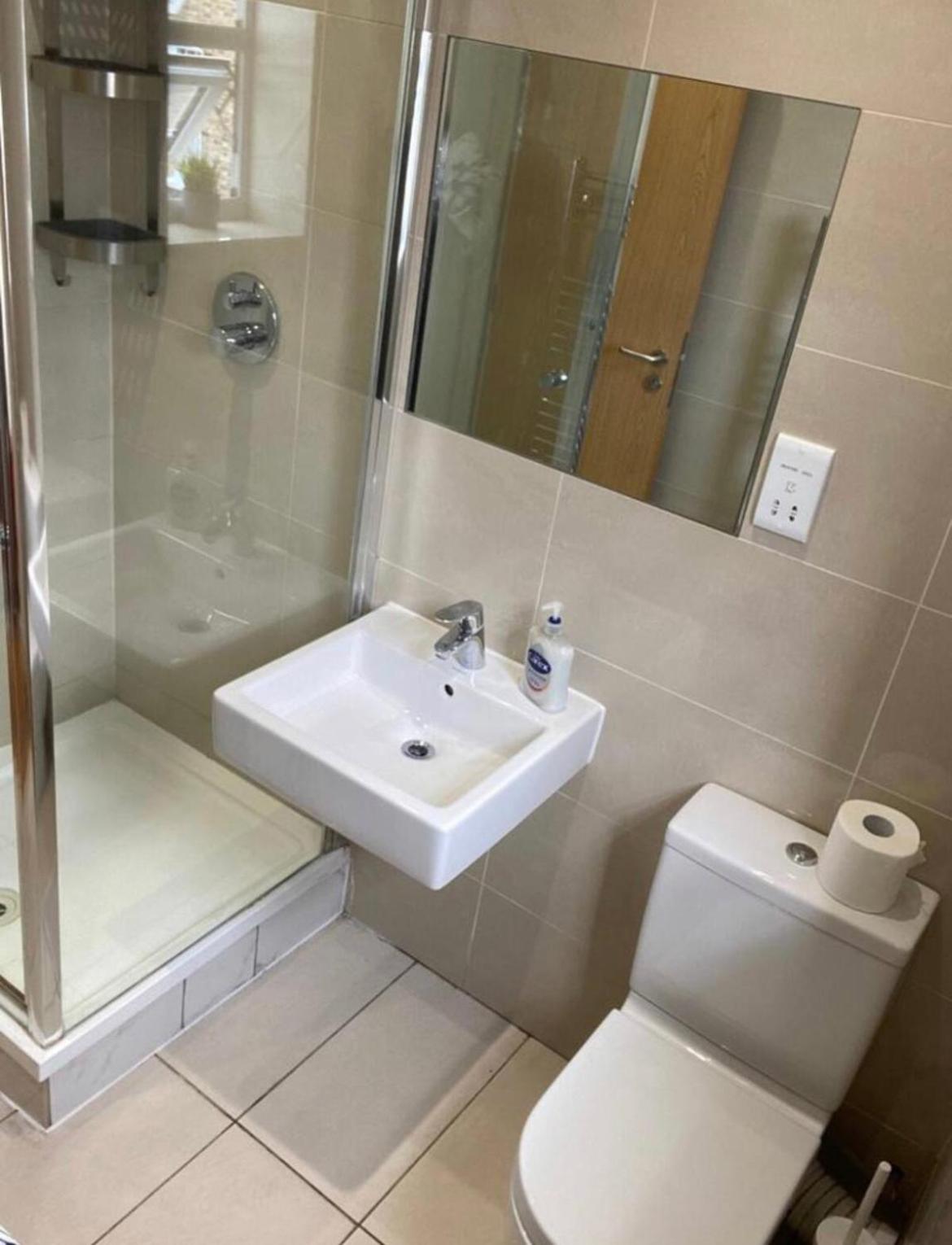 Homestay Private In Euston, London