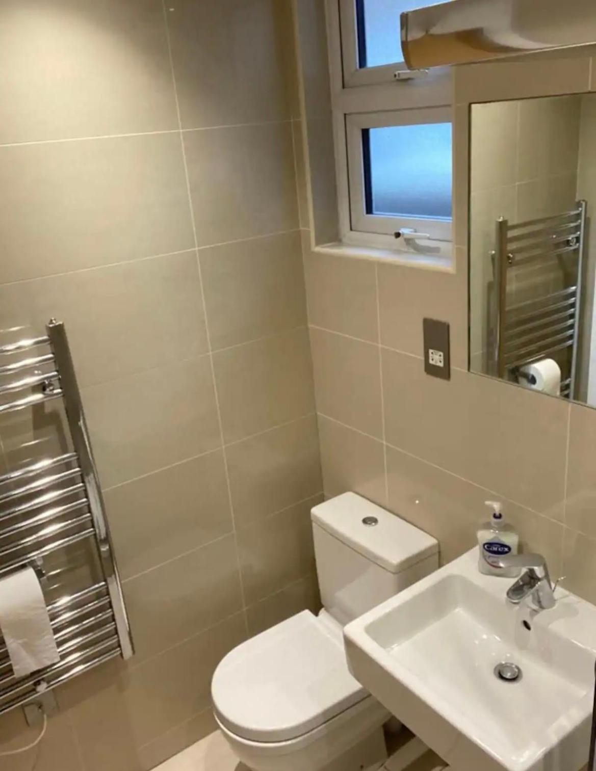 Private In Euston, Homestay *