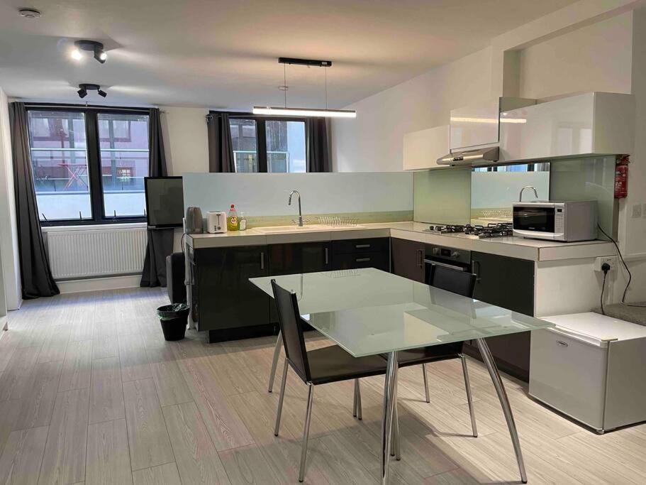 3-apartment Complex For Large Group Bookings.
