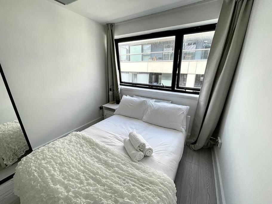 3-apartment Complex For Large Group Bookings.
