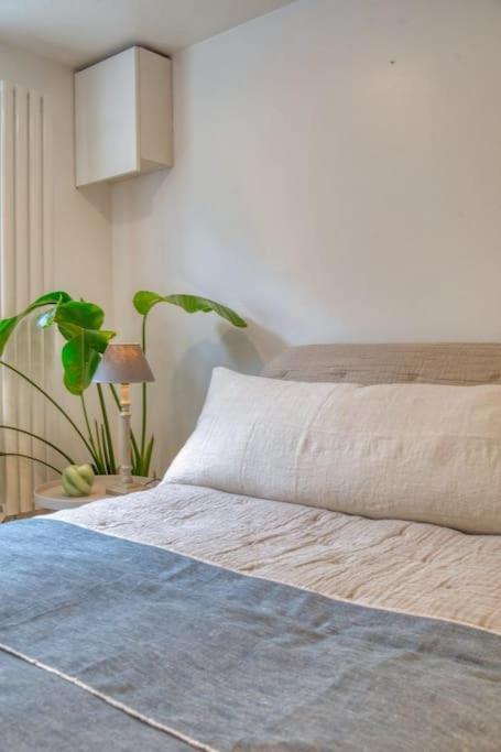 Modern Self-contained With Own Access In Stroud London