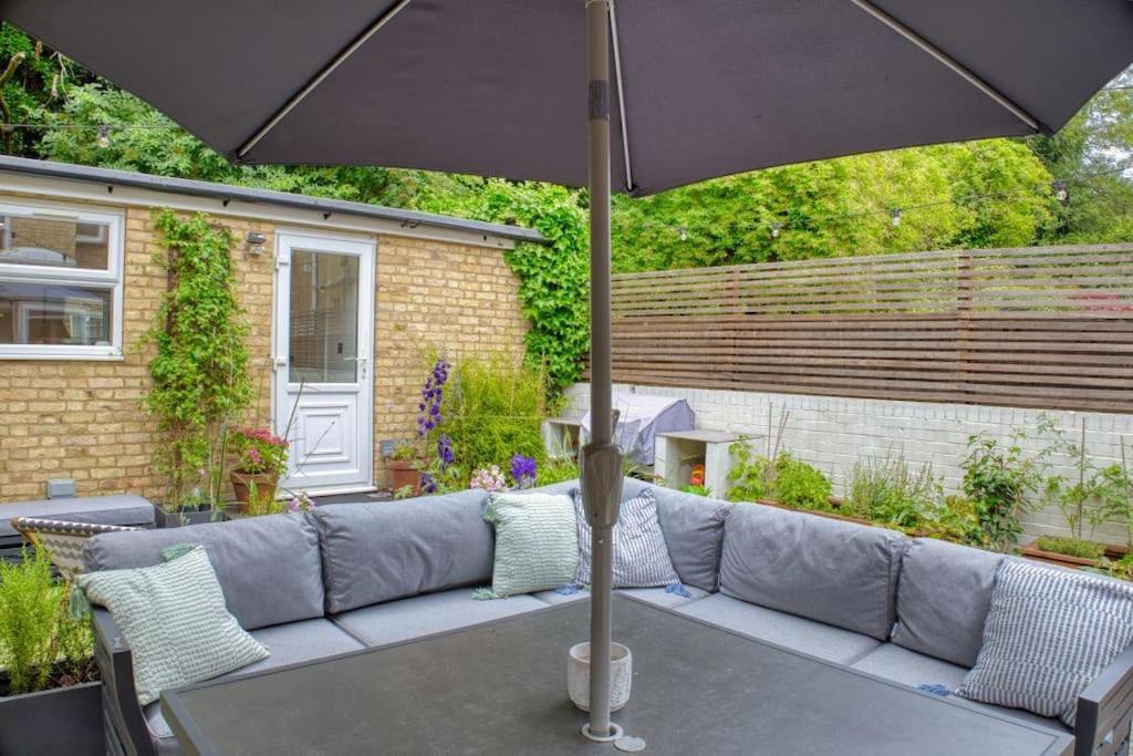 Modern Self-contained With Own Access In Stroud Apartment
