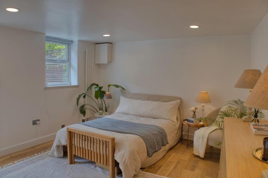Apartment Modern Self-contained With Own Access In Stroud