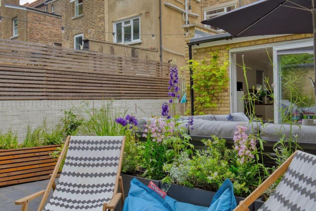Modern Self-contained With Own Access In Stroud *