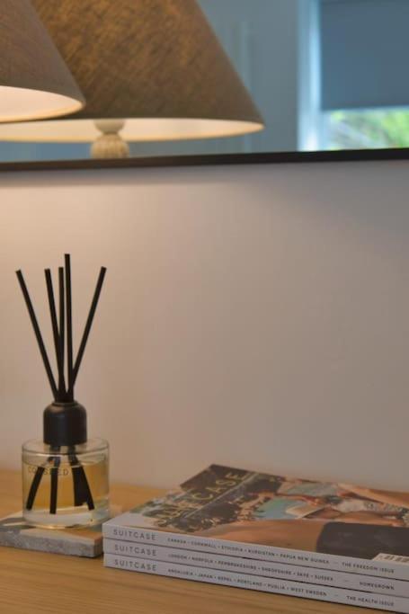 Modern Self-contained With Own Access In Stroud Apartment *