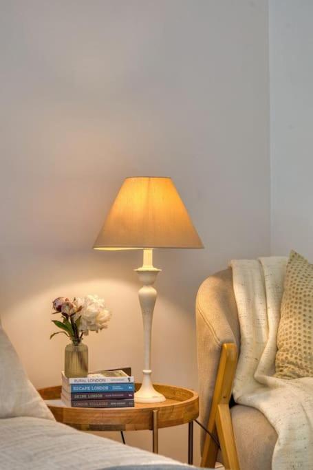 Apartment Modern Self-contained With Own Access In Stroud London