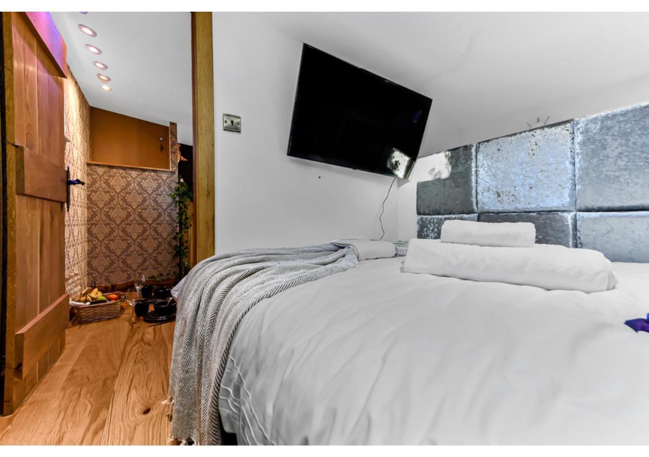 Charming Log Cabin With Hot Tub & Grill Londres