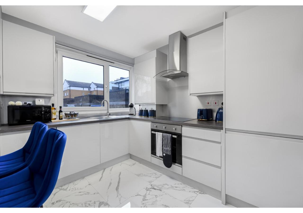 Lovely 4 Bedroom With Outdoor Space! Apartment *